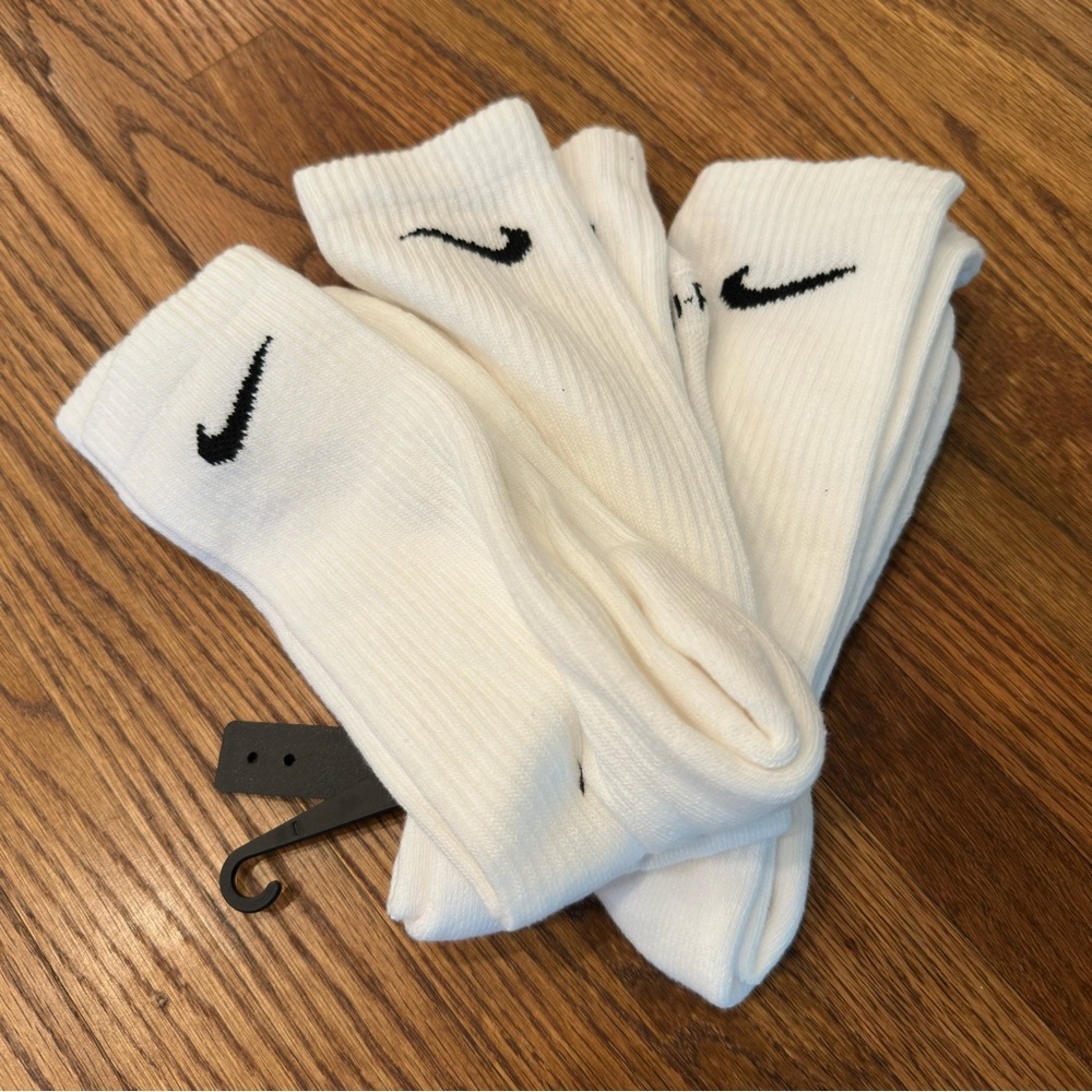 Nike White Athletic Socks Cushioned Crew-Length, 3 pairs